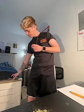 Snapshot of twentywithafelonyy chatting on February 22, 2025, 8:09 pm twentywithafelonyy online show from February 22, 2025, 8:09 pm