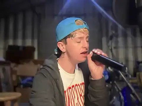 Snapshot of twentywithafelonyy chatting on March 14, 2025, 9:03 am twentywithafelonyy online show from March 14, 2025, 9:03 am