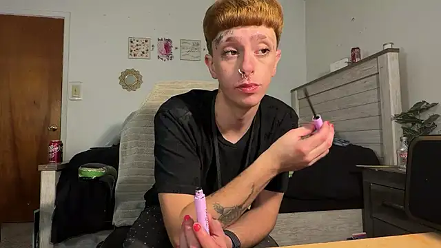 Snapshot of twentywithafelonyy chatting on November 15, 2025, 6:15 pm twentywithafelonyy online show from November 15, 2025, 6:15 pm