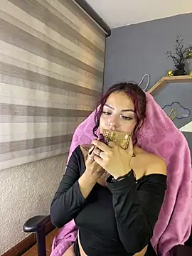Snapshot of Liittleluaa_ chatting on February 12, 2025, 3:05 pm Liittleluaa online show from February 12, 2025, 3:05 pm