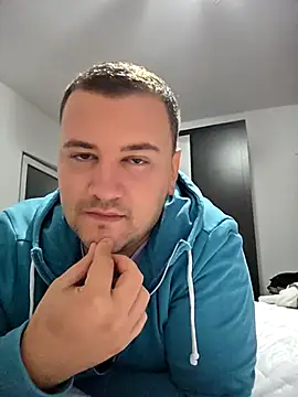 KarlosCarutox online show from September 17, 2025, 5:25 pm