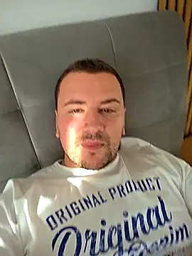 KarlosCarutox online show from November 15, 2025, 1:07 pm