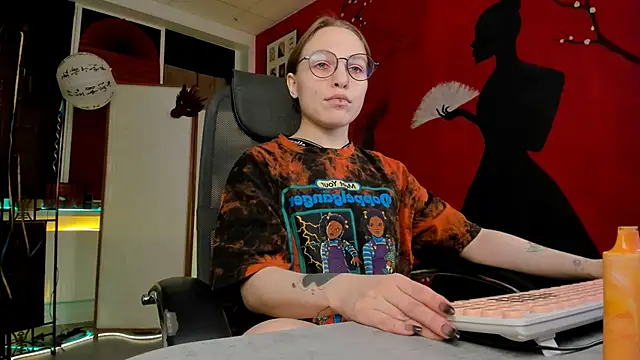 AphexQueen online show from February 18, 2025, 3:32 pm