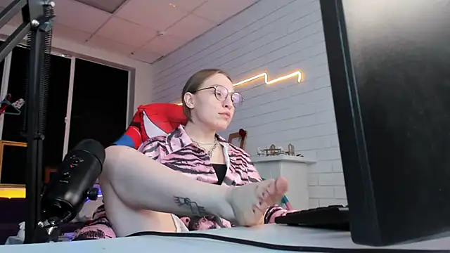 AphexQueen online show from February 26, 2025, 7:16 pm