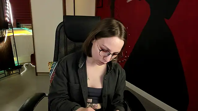 AphexQueen online show from March 8, 2025, 4:06 pm