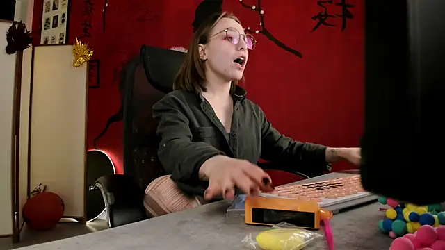 AphexQueen online show from March 8, 2025, 7:20 pm