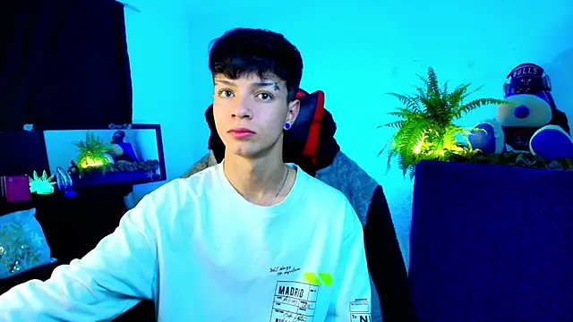 Snapshot of twink_sebas_ chatting on October 8, 2025, 4:43 am twink sebas online show from October 8, 2025, 4:43 am