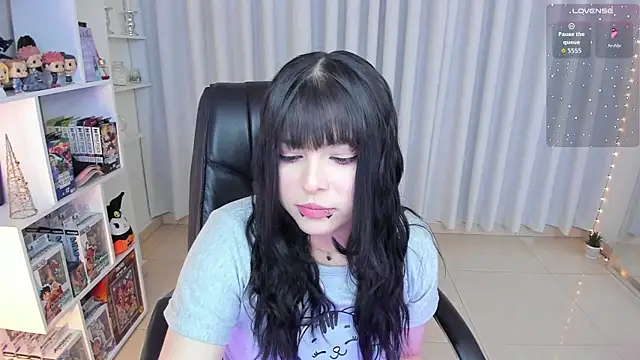 Snapshot of misshoneyxxx chatting on November 11, 2025, 6:24 am misshoneyxxx online show from November 11, 2025, 6:24 am