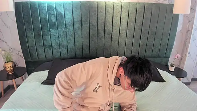 Andy Joy  online show from October 9, 2025, 11:30 am