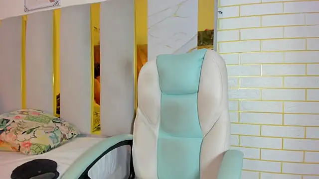 Lia Ashley online show from November 28, 2025, 6:21 pm