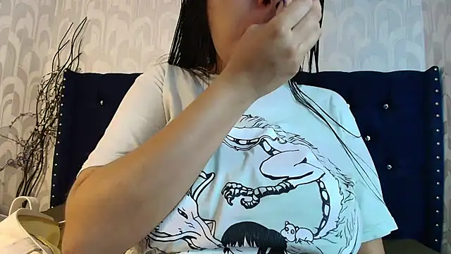 CarolineBrunx online show from February 25, 2026, 4:11 am