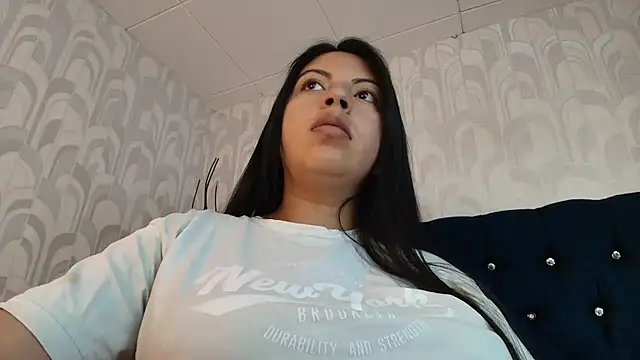 CarolineBrunx online show from April 23, 2026, 10:01 pm