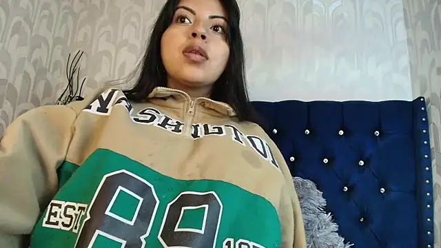 CarolineBrunx online show from May 18, 2026, 3:13 am