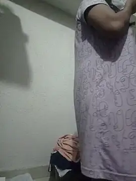 Snapshot of Priya_Strip chatting on October 22, 2025, 9:09 am Priya Strip online show from October 22, 2025, 9:09 am