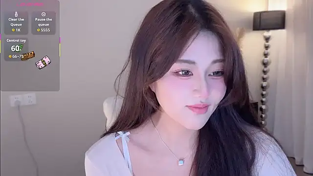 Strawberrybabyy1 online show from October 14, 2025, 3:57 pm