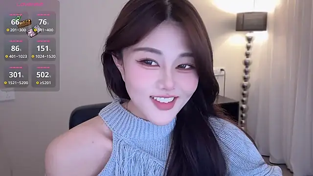 Strawberrybabyy1 online show from November 18, 2025, 11:47 am