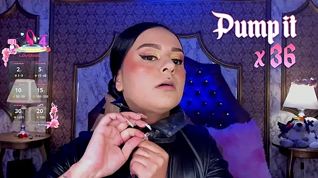 SoffiQueen online show from February 17, 2026, 2:02 pm