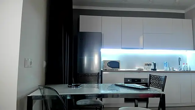 Snapshot of Emma_Flin chatting on December 14, 2024, 2:10 pm Emma Flin online show from December 14, 2024, 2:10 pm