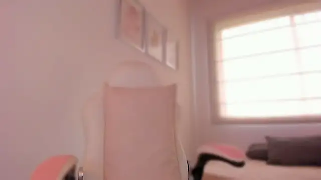 valeriaU online show from October 20, 2025, 2:50 pm