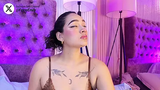 Snapshot of EMILYY_FOXY chatting on February 5, 2026, 7:07 pm EMILYY FOXY online show from February 5, 2026, 7:07 pm