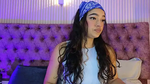 Snapshot of EMILYY_FOXY chatting on February 17, 2026, 6:58 pm EMILYY FOXY online show from February 17, 2026, 6:58 pm