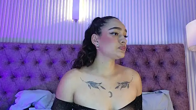 Snapshot of EMILYY_FOXY chatting on February 19, 2026, 6:59 pm EMILYY FOXY online show from February 19, 2026, 6:59 pm