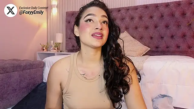 Snapshot of EMILYY_FOXY chatting on February 24, 2026, 7:01 pm EMILYY FOXY online show from February 24, 2026, 7:01 pm