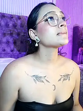 Snapshot of EMILYY_FOXY chatting on March 1, 2026, 11:45 am EMILYY FOXY online show from March 1, 2026, 11:45 am