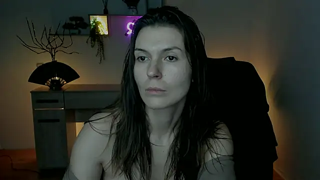 Snapshot of EricaPowers chatting on December 19, 2024, 9:29 am EricaPowers online show from December 19, 2024, 9:29 am