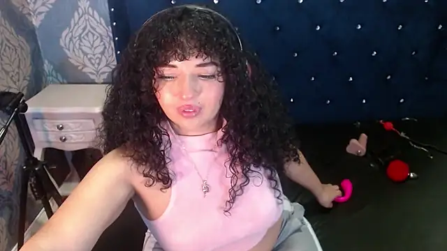 Snapshot of Sofiacowperx chatting on May 26, 2026, 1:07 pm Sofiacowperx online show from May 26, 2026, 1:07 pm