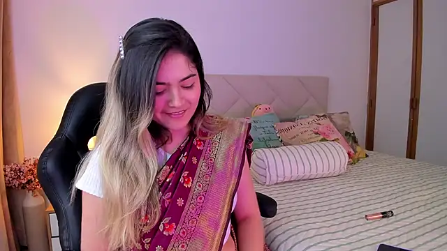 Snapshot of Lau_Bee chatting on December 6, 2024, 7:01 pm Lau Bee online show from December 6, 2024, 7:01 pm