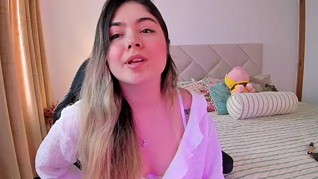 Snapshot of Lau_Bee chatting on December 13, 2024, 7:10 pm Lau Bee online show from December 13, 2024, 7:10 pm