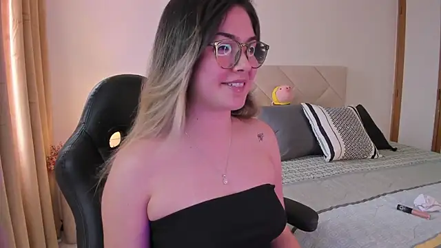 Snapshot of Lau_Bee chatting on January 10, 2025, 6:17 pm Lau Bee online show from January 10, 2025, 6:17 pm