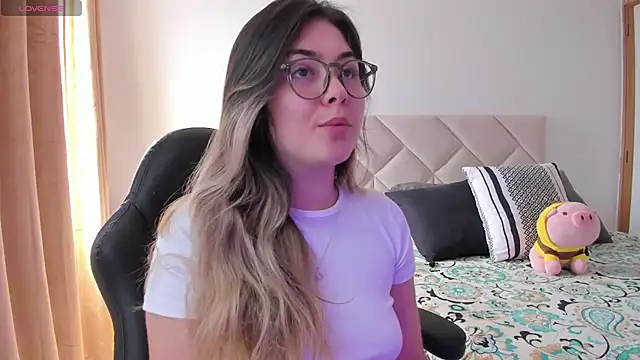 Snapshot of Lau_Bee chatting on January 16, 2025, 3:24 pm Lau Bee online show from January 16, 2025, 3:24 pm