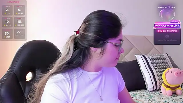 Snapshot of Lau_Bee chatting on January 16, 2025, 6:27 pm Lau Bee online show from January 16, 2025, 6:27 pm