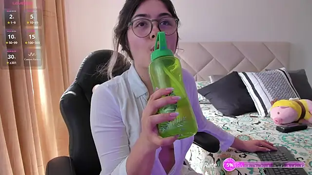 Snapshot of Lau_Bee chatting on January 17, 2025, 2:50 pm Lau Bee online show from January 17, 2025, 2:50 pm