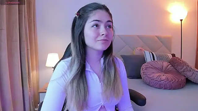 Snapshot of Lau_Bee chatting on February 2, 2025, 3:49 pm Lau Bee online show from February 2, 2025, 3:49 pm