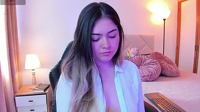 Snapshot of Lau_Bee chatting on March 20, 2025, 2:42 pm Lau Bee online show from March 20, 2025, 2:42 pm