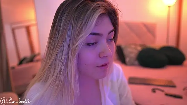 Snapshot of Lau_Bee chatting on September 14, 2025, 6:40 pm Lau Bee online show from September 14, 2025, 6:40 pm