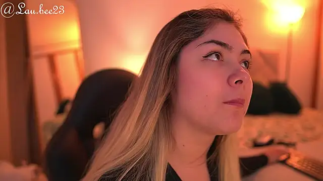 Snapshot of Lau_Bee chatting on October 7, 2025, 6:27 pm Lau Bee online show from October 7, 2025, 6:27 pm