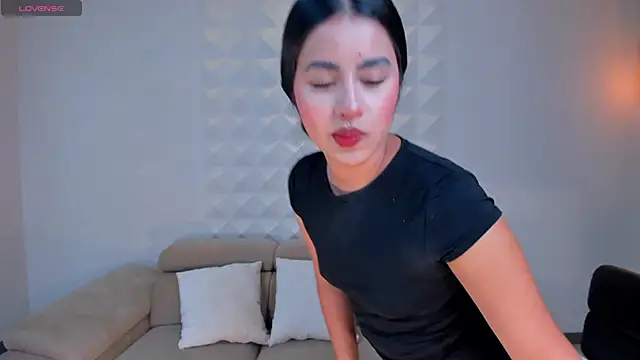 IsabellaHill  online show from December 6, 2024, 7:45 pm