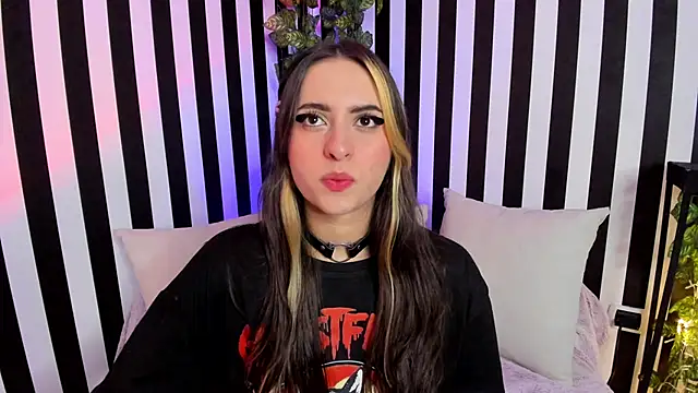 Snapshot of liz_goth chatting on September 29, 2025, 12:32 pm liz goth online show from September 29, 2025, 12:32 pm