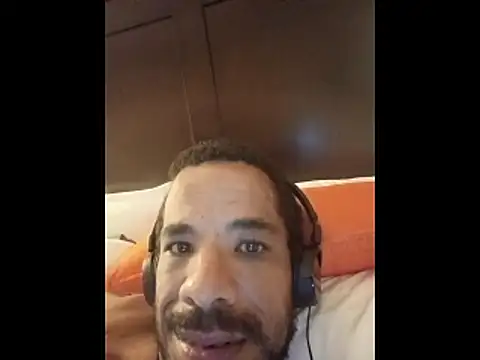 Snapshot of Tjskigh chatting on October 23, 2025, 4:17 pm Tjskigh online show from October 23, 2025, 4:17 pm