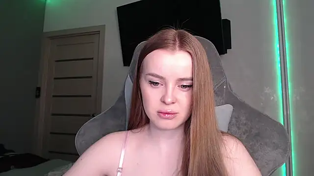 Snapshot of YourBitsy chatting on February 17, 2026, 4:09 am YourBitsy online show from February 17, 2026, 4:09 am