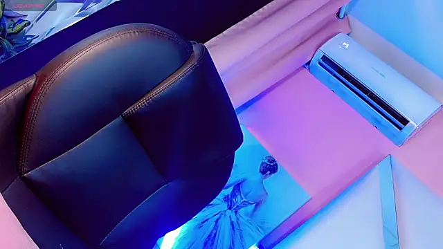 Sophia-Isabella online show from March 18, 2025, 7:10 pm