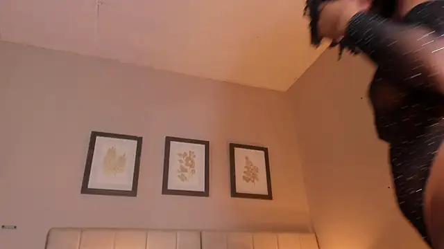 zoe sky  online show from March 28, 2026, 11:43 am