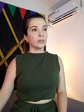 Snapshot of Adel_Nesbiit chatting on October 3, 2025, 7:44 pm Adel Nesbiit online show from October 3, 2025, 7:44 pm