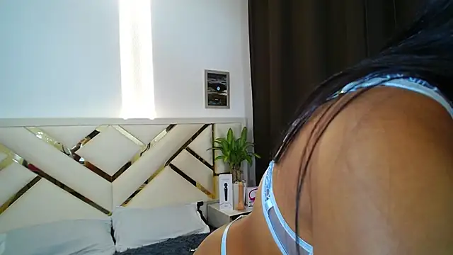 Snapshot of carolineamber_ chatting on February 25, 2025, 10:07 pm carolineamber online show from February 25, 2025, 10:07 pm