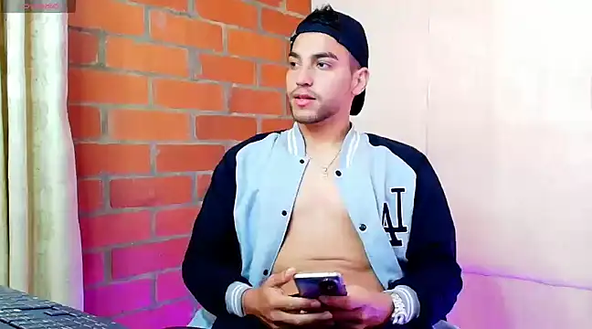 Leandro valenzuela online show from March 6, 2025, 6:48 pm