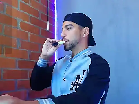 Leandro valenzuela online show from October 26, 2025, 2:56 pm